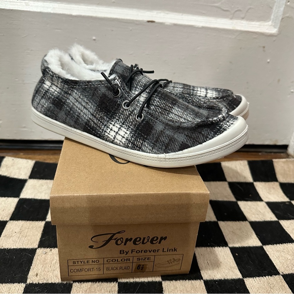 Forever Link Black and‎ White Loafers Slip-Ons